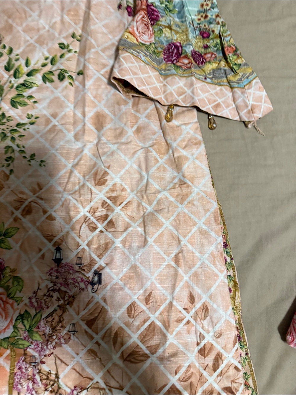 Floral Embellished Kurta Set with Peach Trousers - Picture 4 of 9